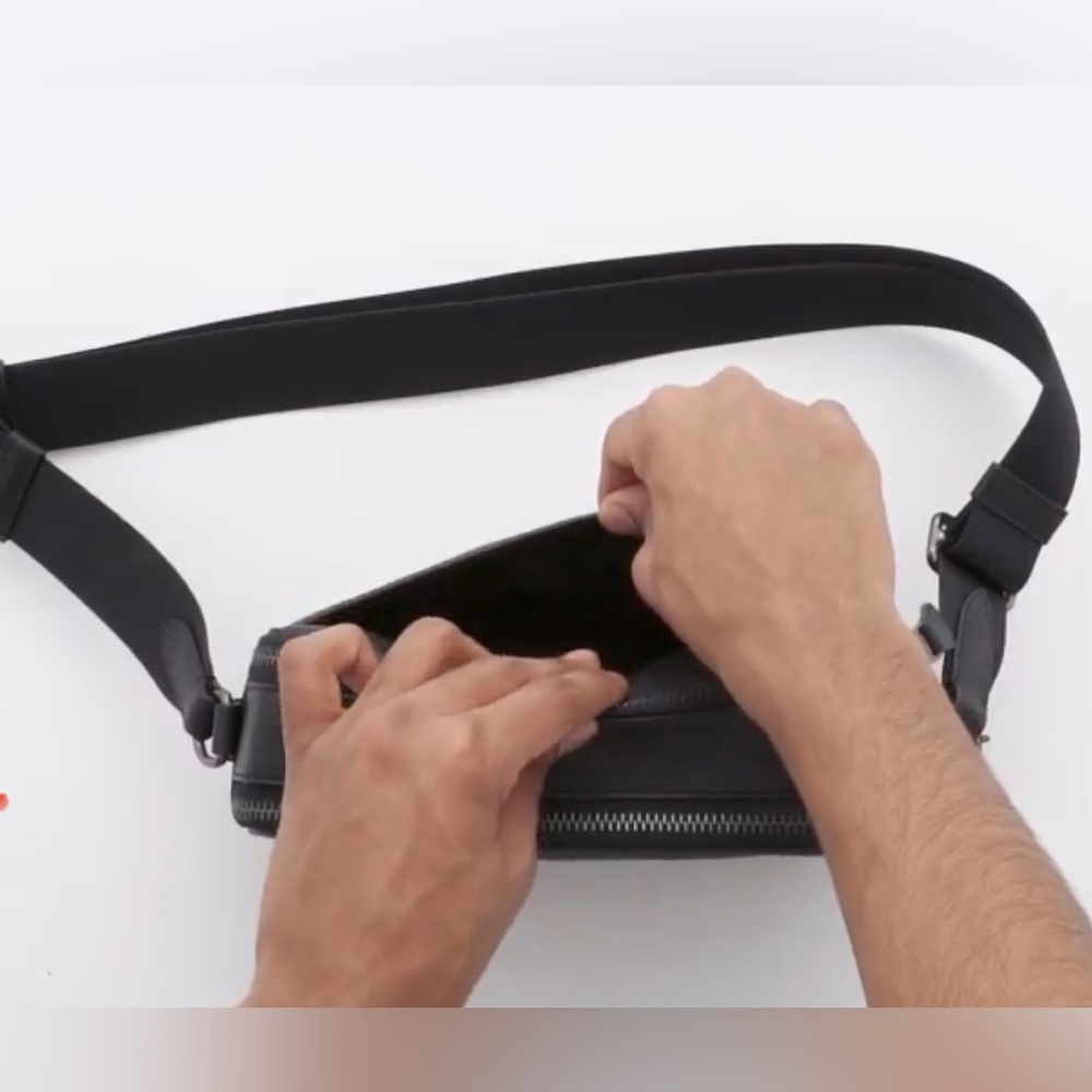 Coach mens Crossbody In Signature Canvas Gunmetal/Charcoal/Black - Picture 4 of 6